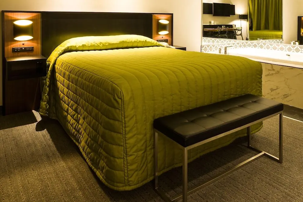 Le Chabrol Hotel & Suites Montréal