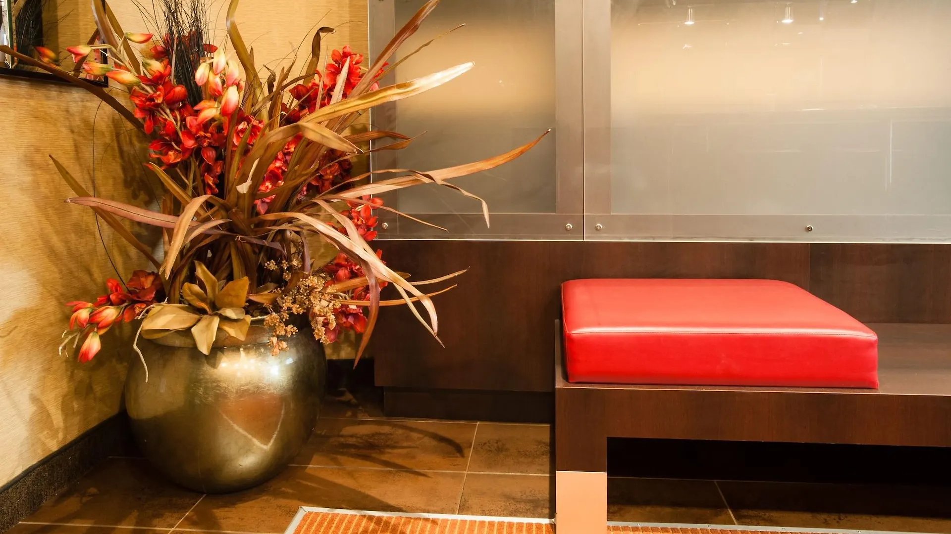 Le Chabrol Hotel & Suites Montréal