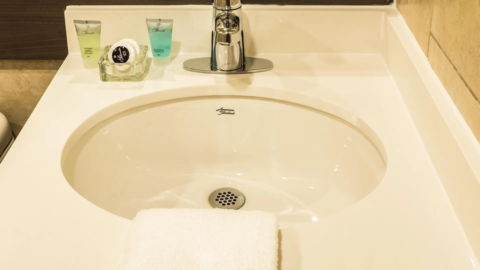 Le Chabrol Hotel & Suites Montréal