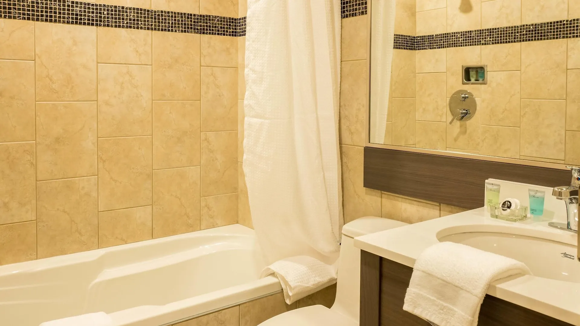Le Chabrol Hotel & Suites Montréal