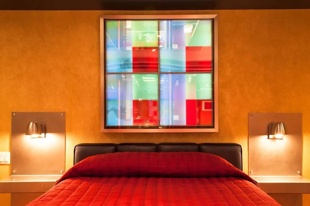 Le Chabrol Hotel & Suites Montréal