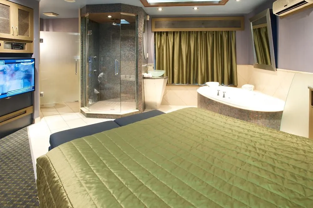 Le Chabrol Hotel & Suites Montreal 3*,  Canada