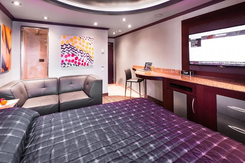 Le Chabrol Hotel & Suites Montréal
