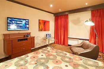 Le Chabrol Hotel & Suites Montreal 3*,