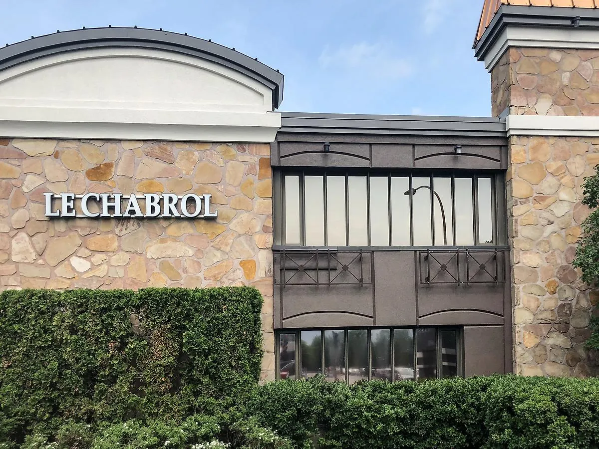 Le Chabrol Hotel & Suites contacts