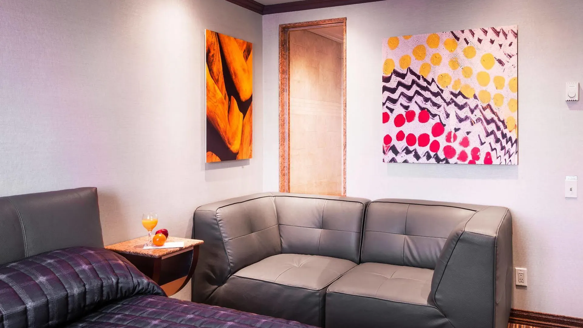 Le Chabrol Hotel & Suites Montreal 3*,