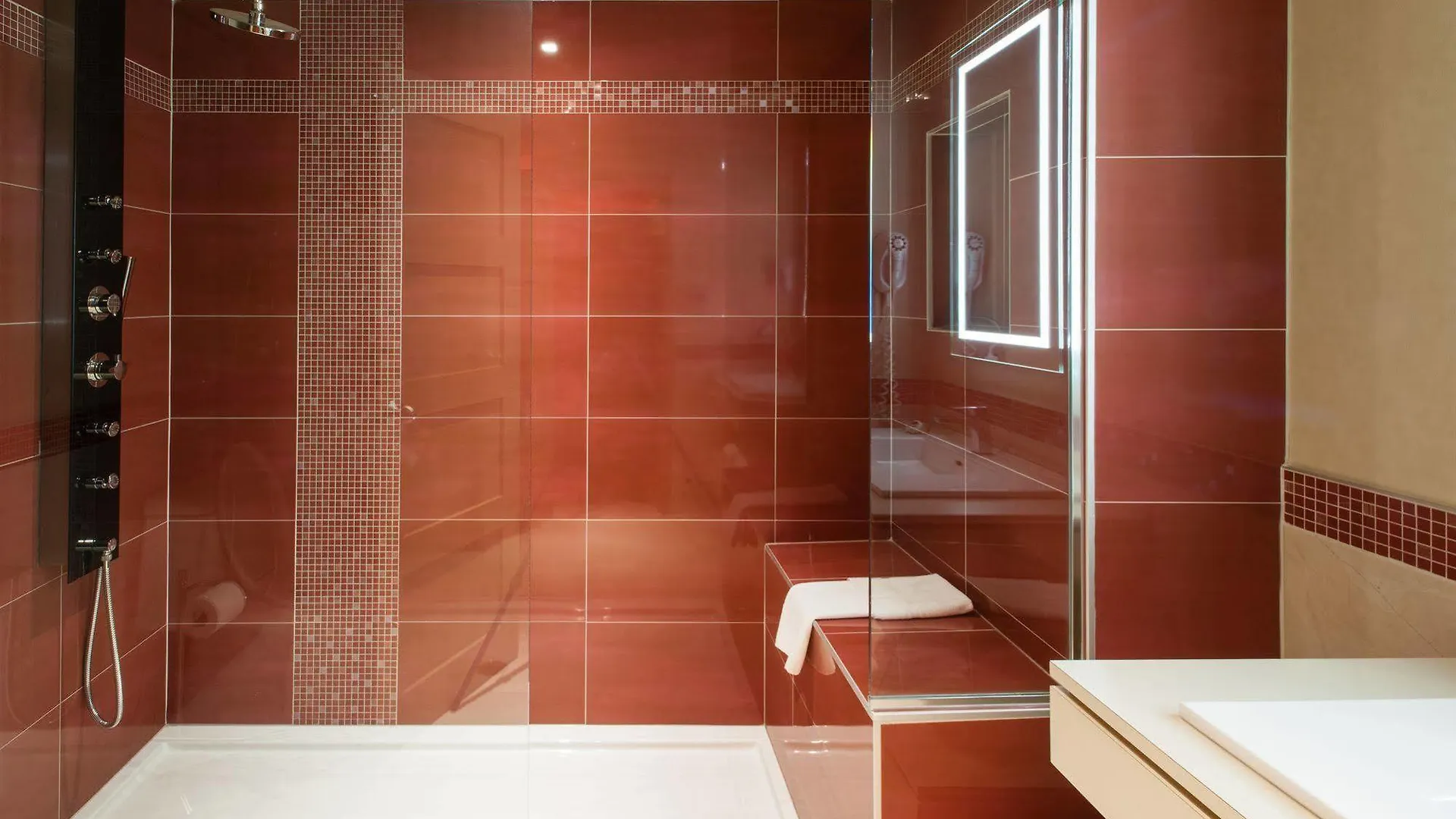Le Chabrol Hotel & Suites Montreal Canada