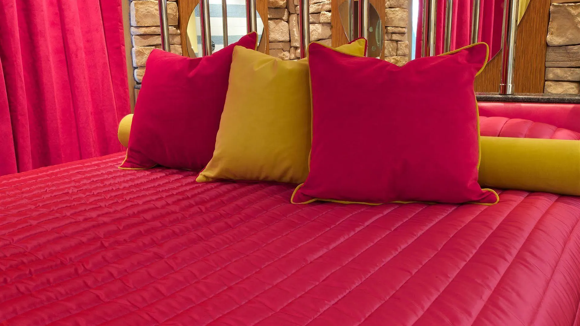 Le Chabrol Hotel & Suites Montréal
